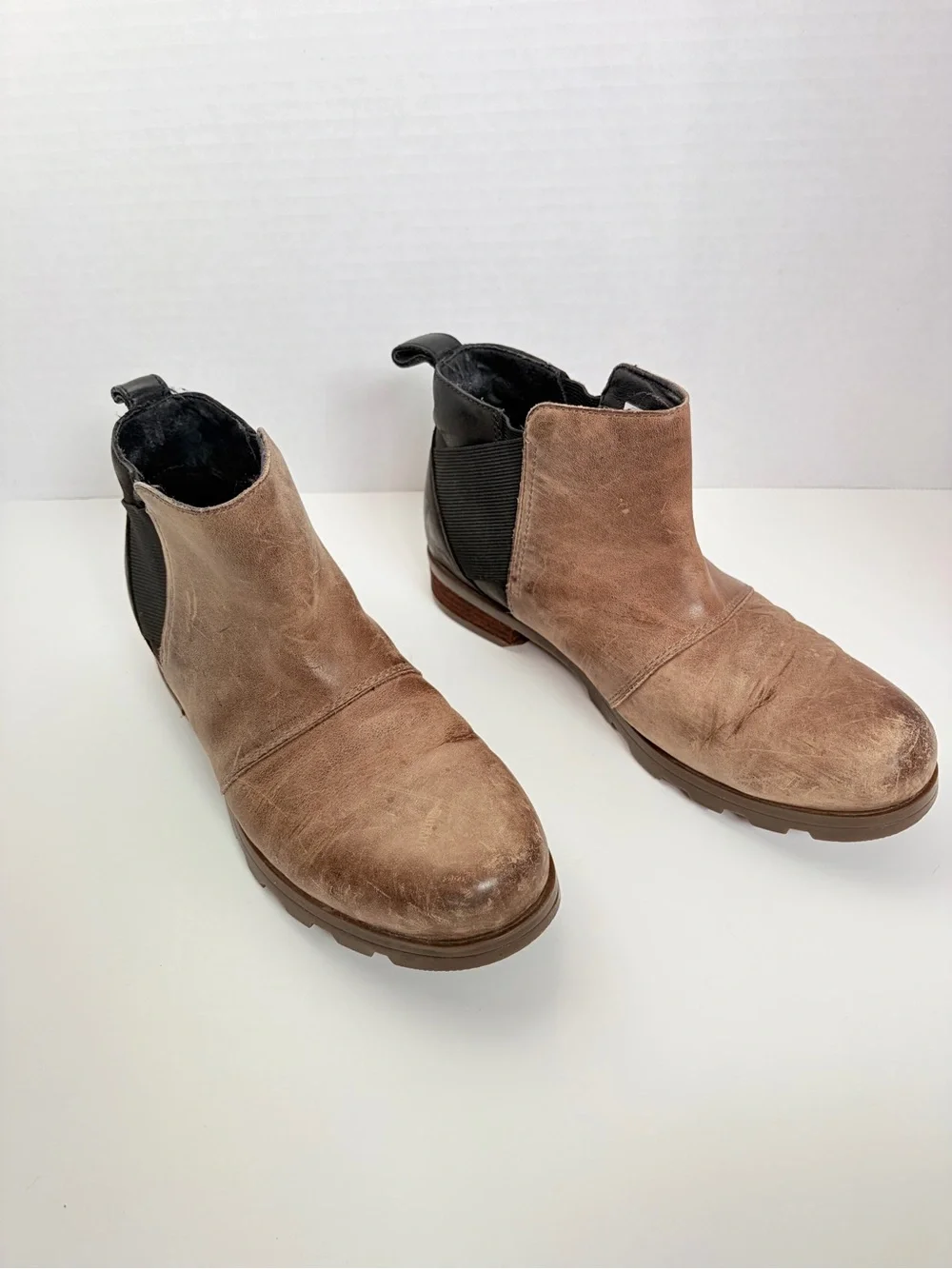 Sorel Emelie Chelsea Boots Waterproof Leather Suede Pull On Tan Black Size 8.5